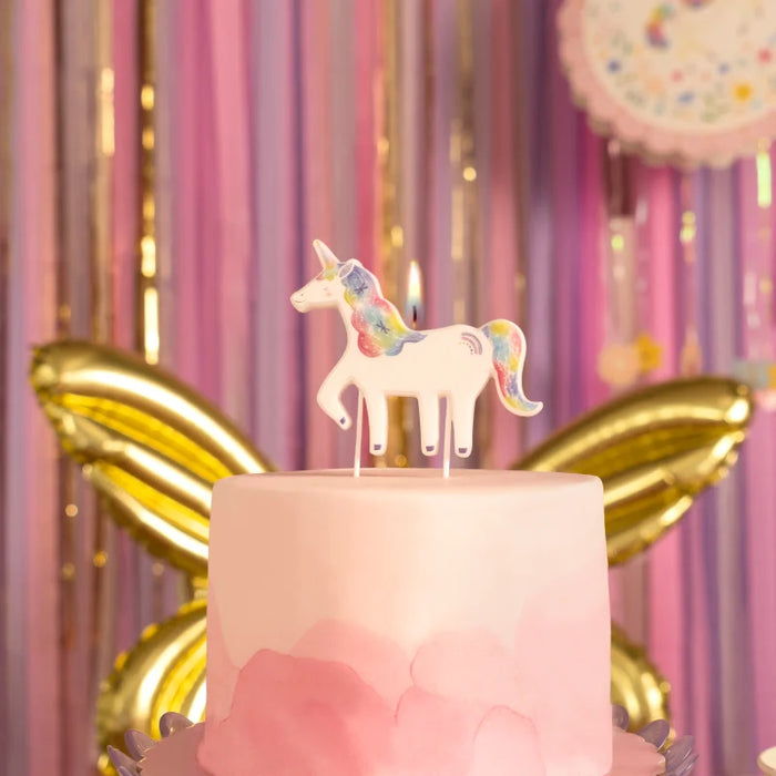 Lumânare tort unicorn alb cu coamă curcubeu, dimensiune 9,8 × 8,2 cm