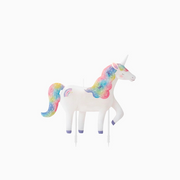 Lumânare tort unicorn alb cu coamă curcubeu, dimensiune 9,8 × 8,2 cm