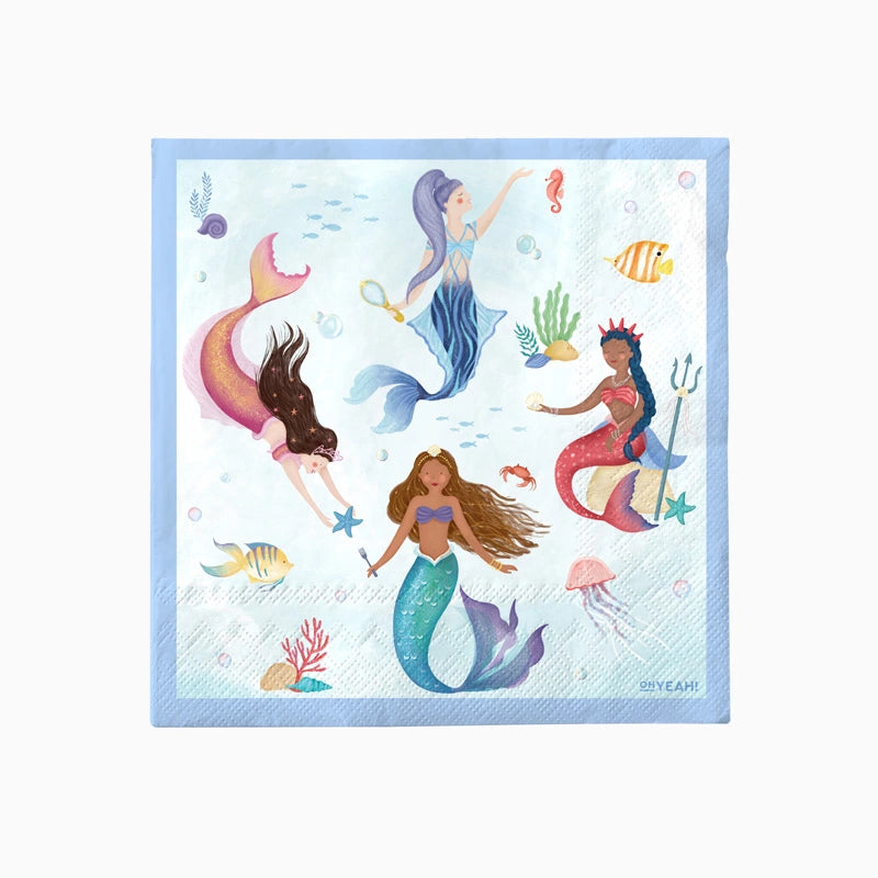 Masă aniversară cu tematică sirene, decor pastelat și șervețele cu ilustrații marine