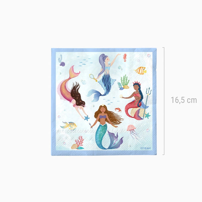 Masă aniversară cu tematică sirene, decor pastelat și șervețele cu ilustrații marine
