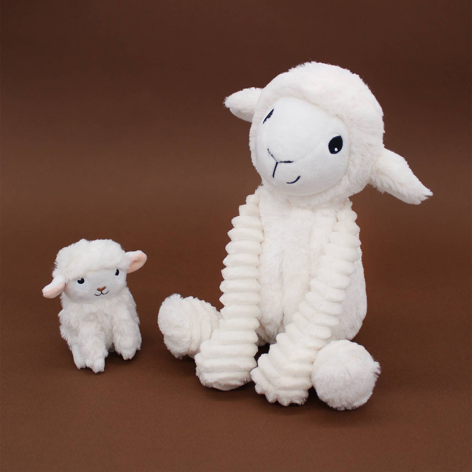 Oiță pluș Mum & Baby albă „Les Ptipotos” 25cm 🐑