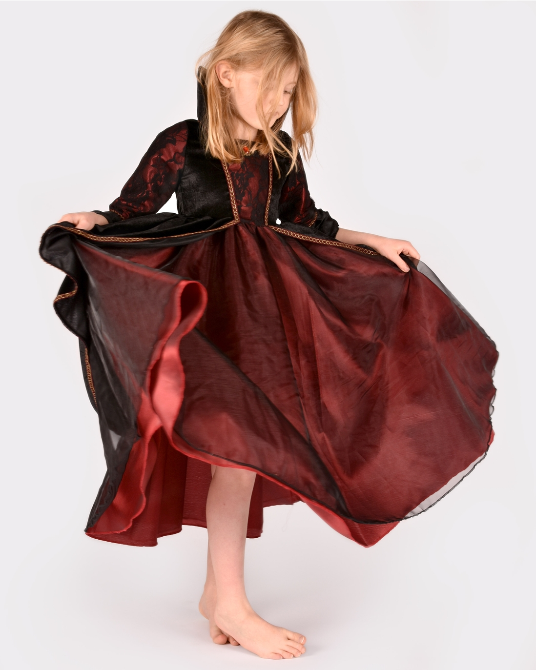 Costum vampir fete 6-8 ani cu rochie neagră și roșu burgundy Den Goda Fen