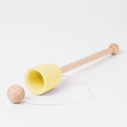 Jucărie din Lemn Cup and Ball – Galben, 20 cm