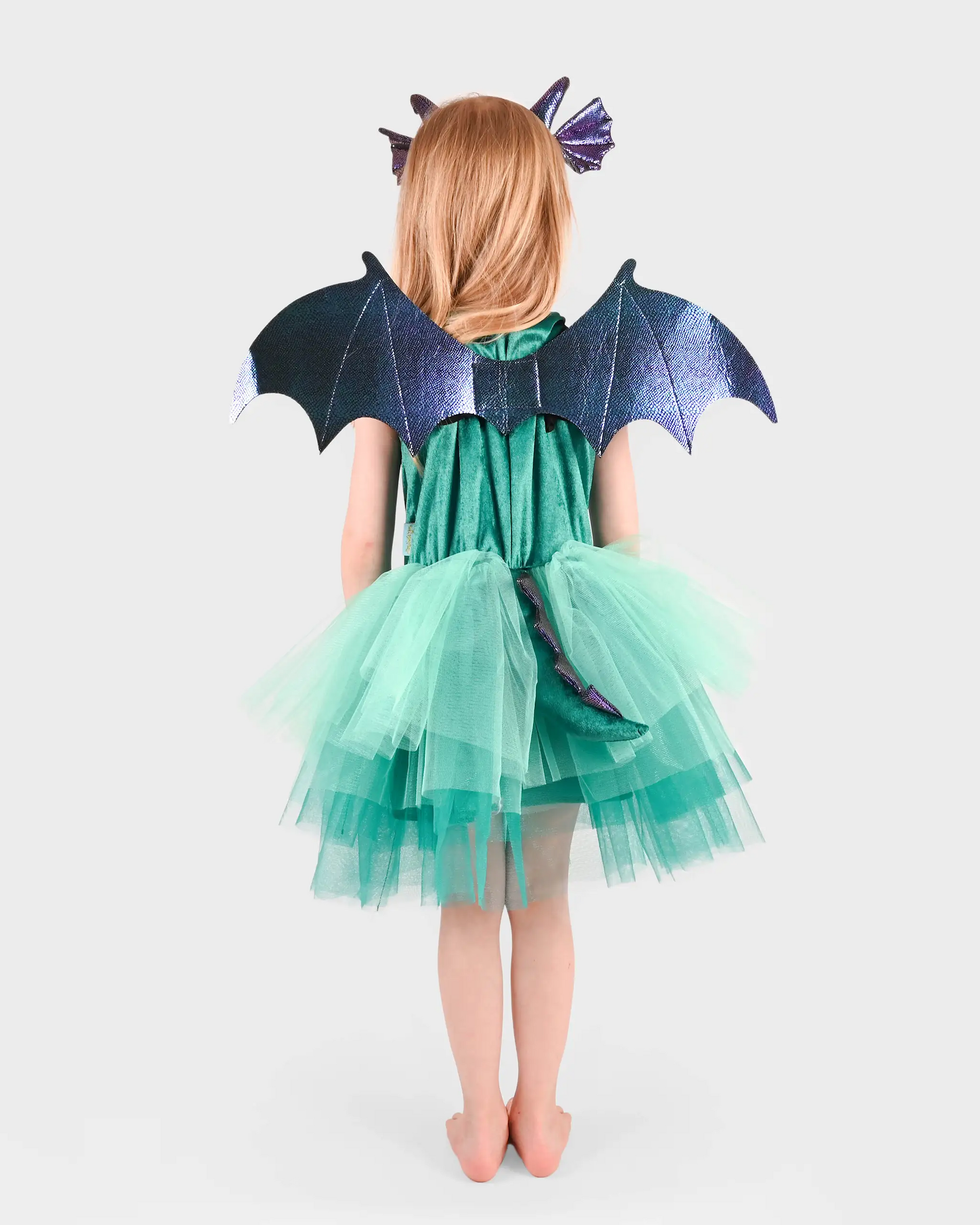 Costum de dragon pentru copii 3–4 ani cu rochie verde-turcoaz, aripi mov irizate și bentiță cu coarne