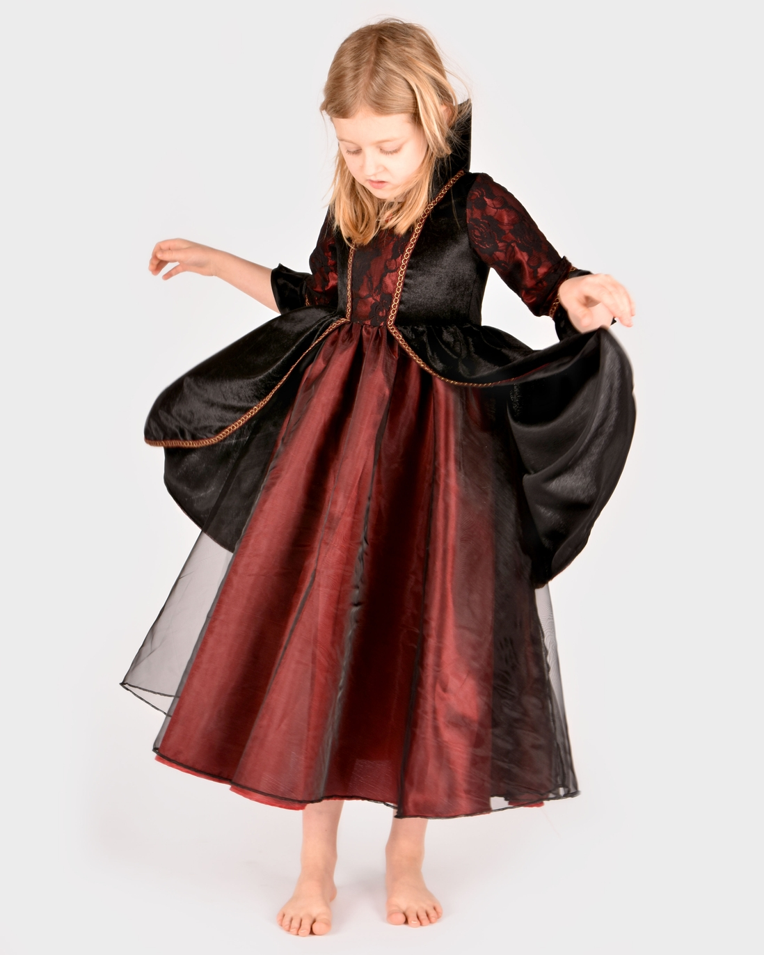 Costum vampir fete 6-8 ani cu rochie neagră și roșu burgundy Den Goda Fen