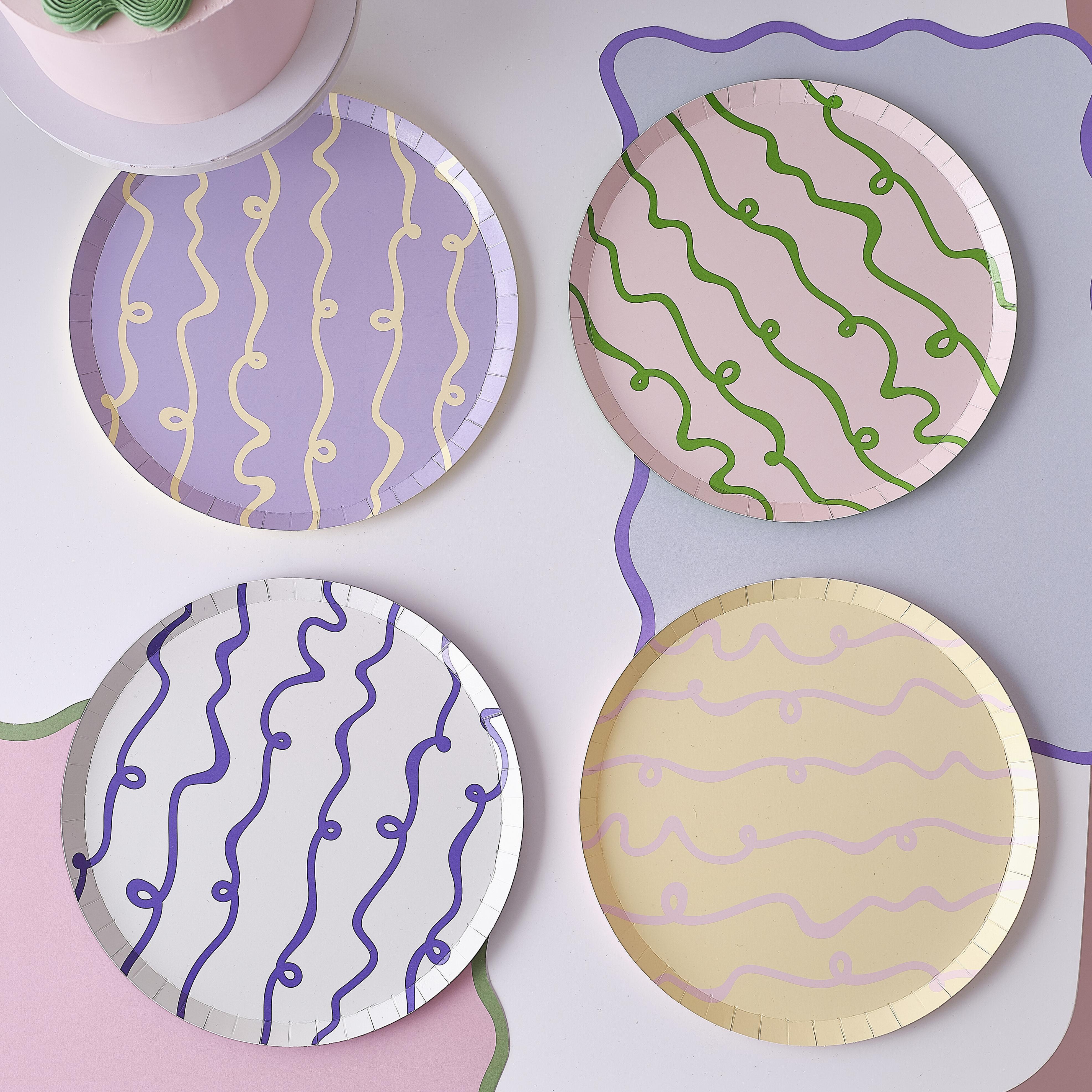Set 8 Farfurii de hartie pastelate cu decoratiuni ondulate pentru aniversari, roz & mov