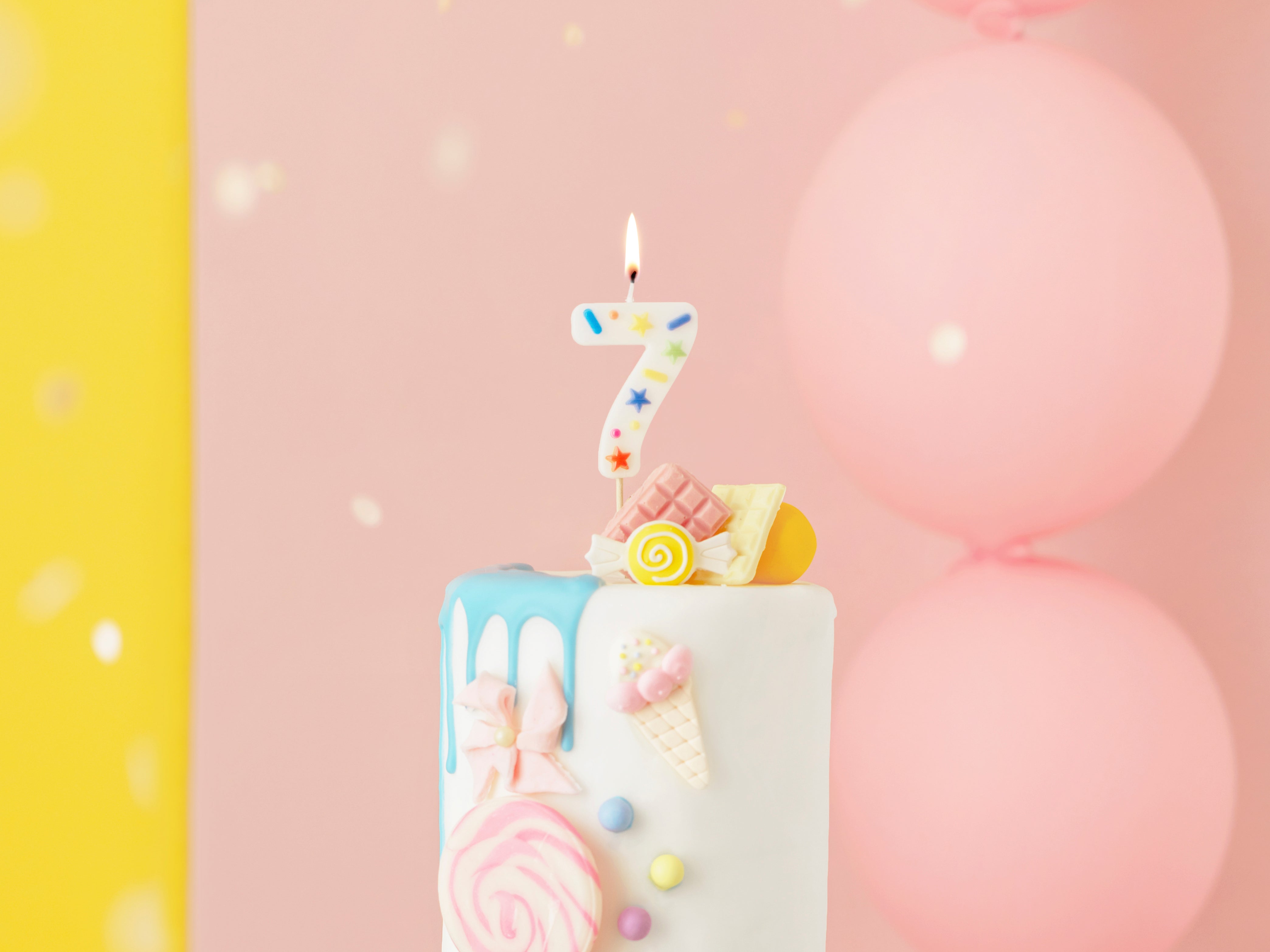 Lumânare Cifră 7 – Confetti Alb (5.5cm)
