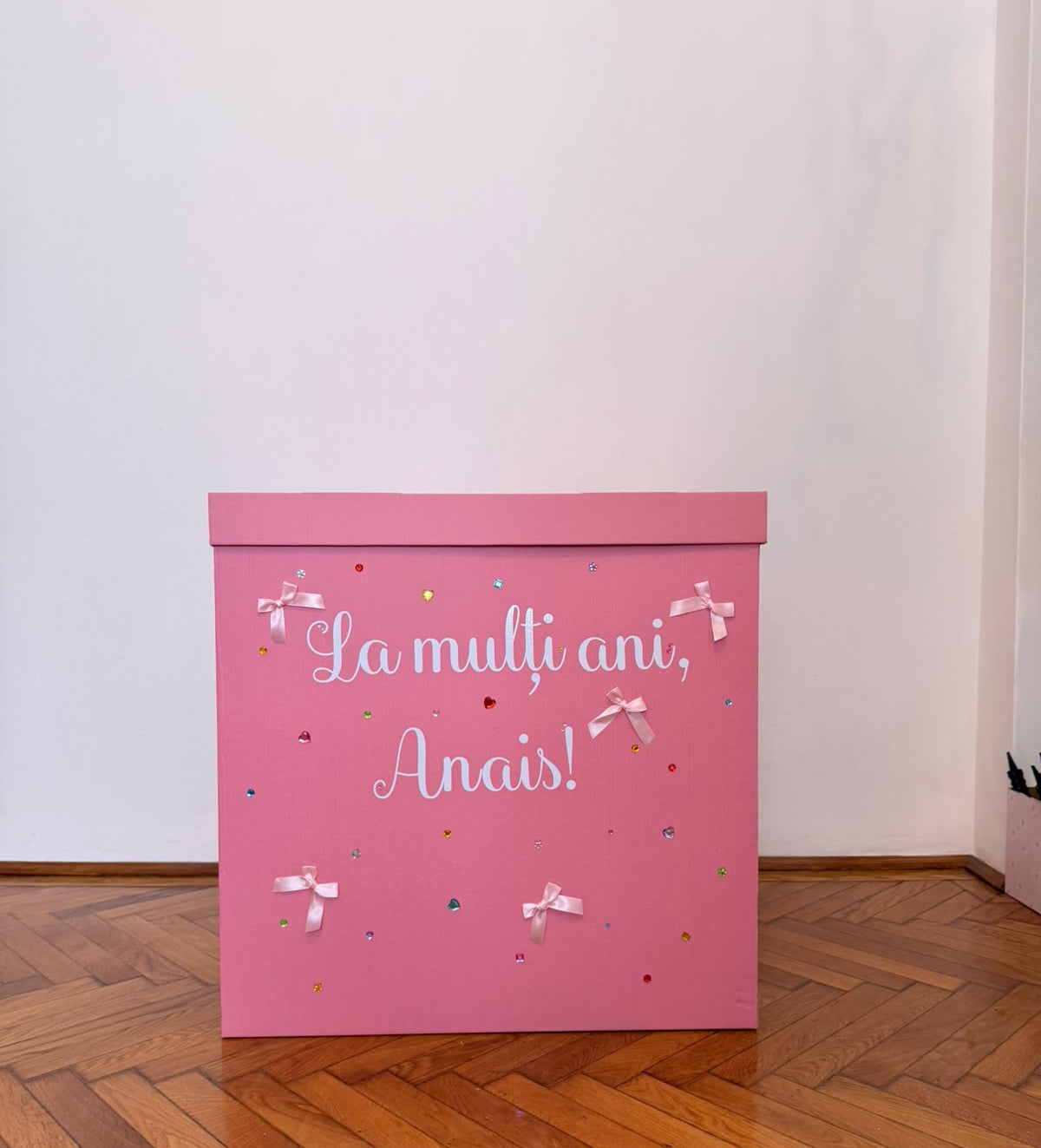 Princess Box – Cutie Surpriză Roz Personalizată cu 10 Baloane cu Heliu (Ridicare)