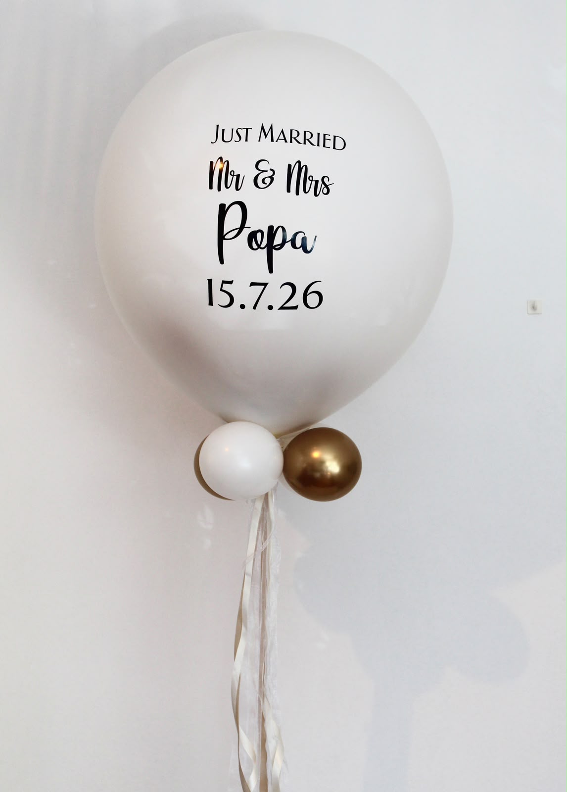 Balon Surprise cu Heliu pentru Nuntă – Just Married, Personalizat cu Nume și Dată
