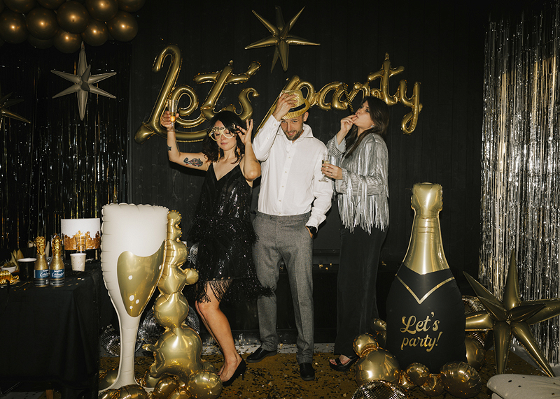 Balon Folie Standing sticlă de șampanie „Let's Party” – Negru și Auriu, 114 cm