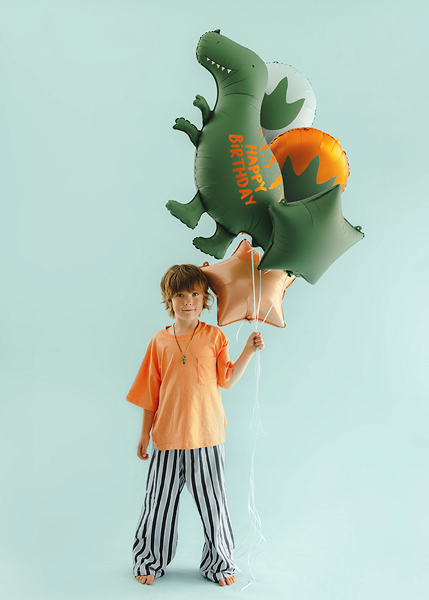 Set 5 baloane folie cu dinozaur verde Happy Birthday, stele verzi și portocalii și baloane cu urme de dinozaur.
