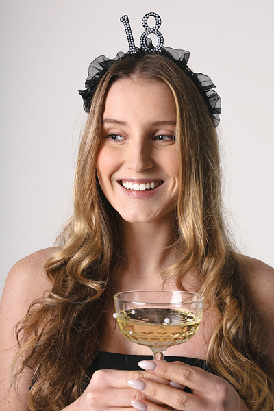 Bentiță Majorat „18” cu volănașe și perle, Negru