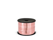 Rolă de panglică metalizată rose gold pentru baloane, cu lățimea de 5 mm și lungimea de 25 m, pe suport negru.