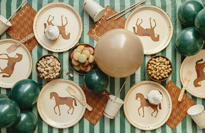 Set Tacâmuri din lemn cu stele aurii, 16cm