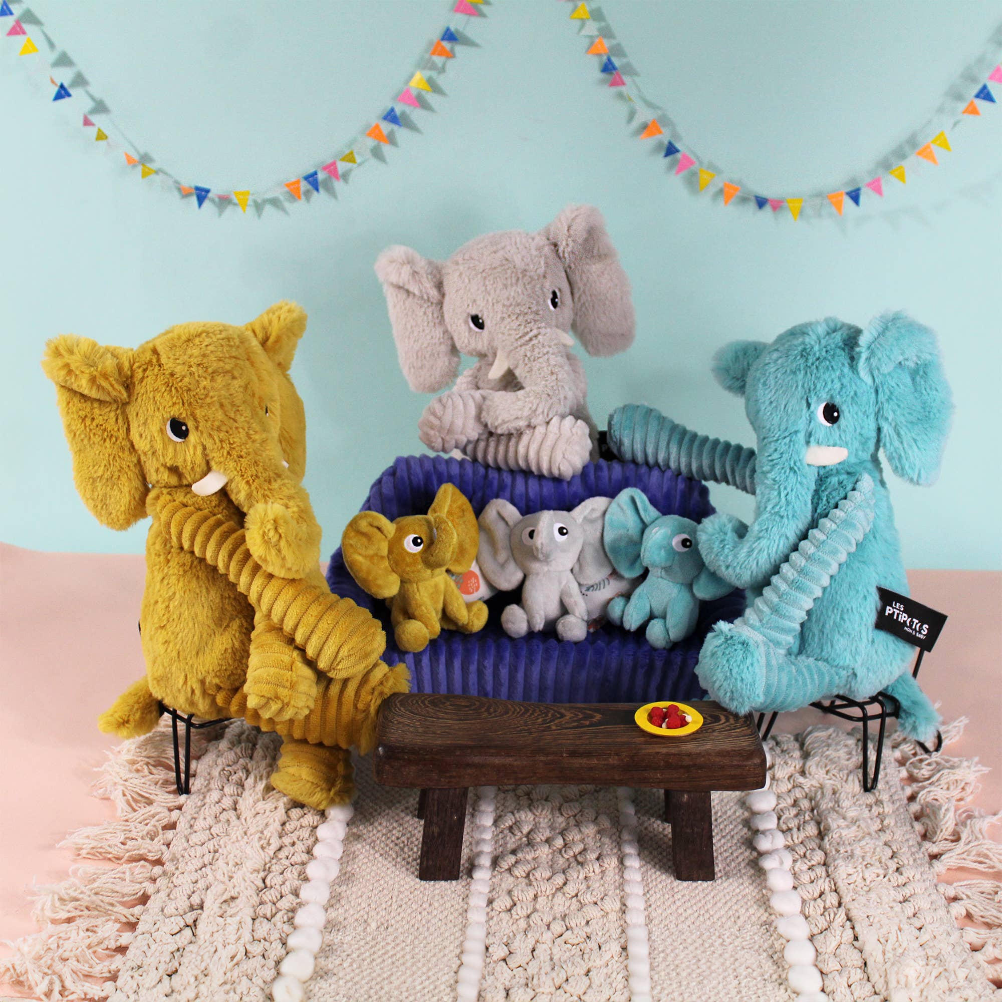 Elefant pluș Mum & Baby gri deschis „Les Ptipotos” 25cm 🐘