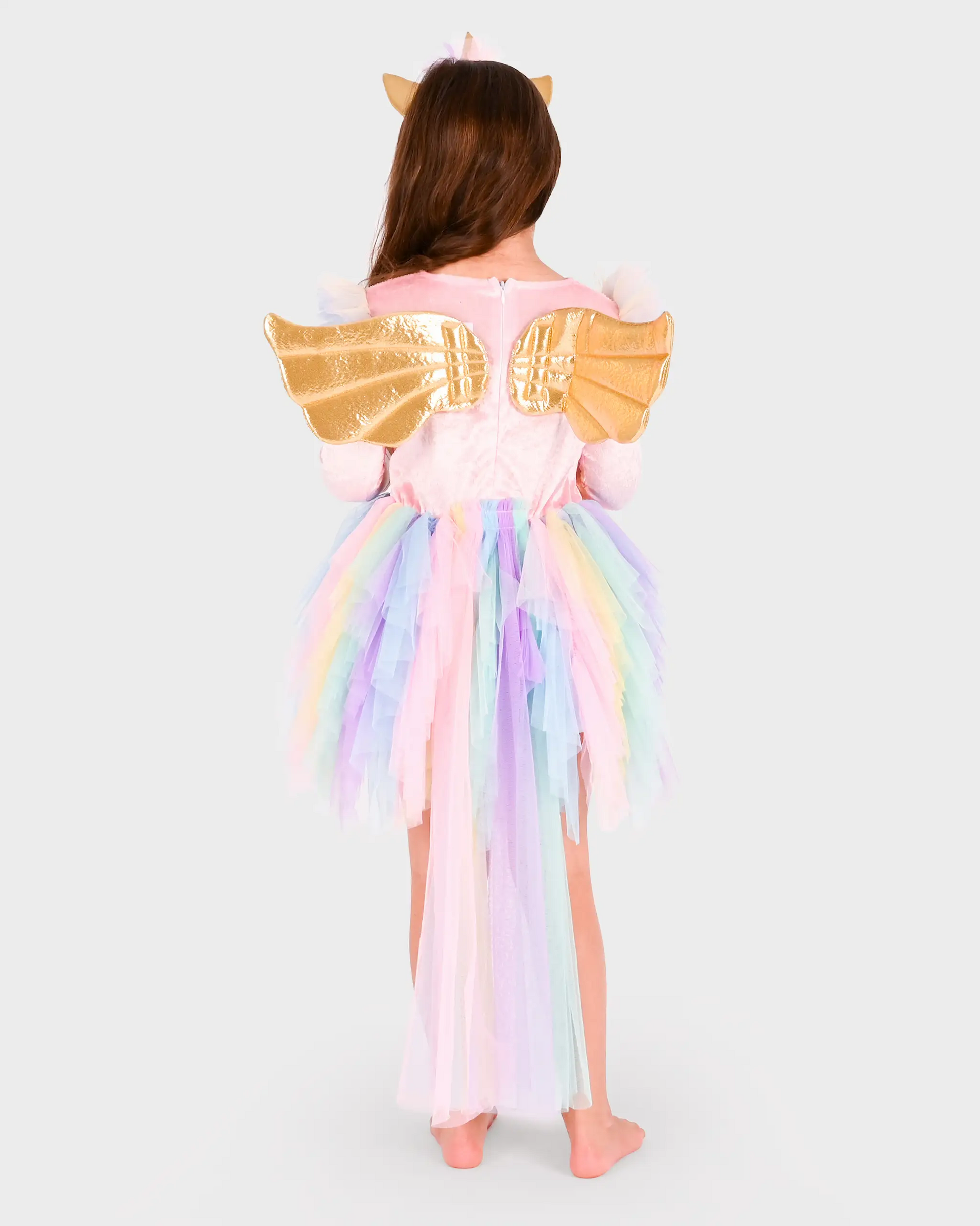Costum unicorn pentru fete 6–8 ani, cu rochie roz din tul multicolor, aripi aurii și diademă cu corn