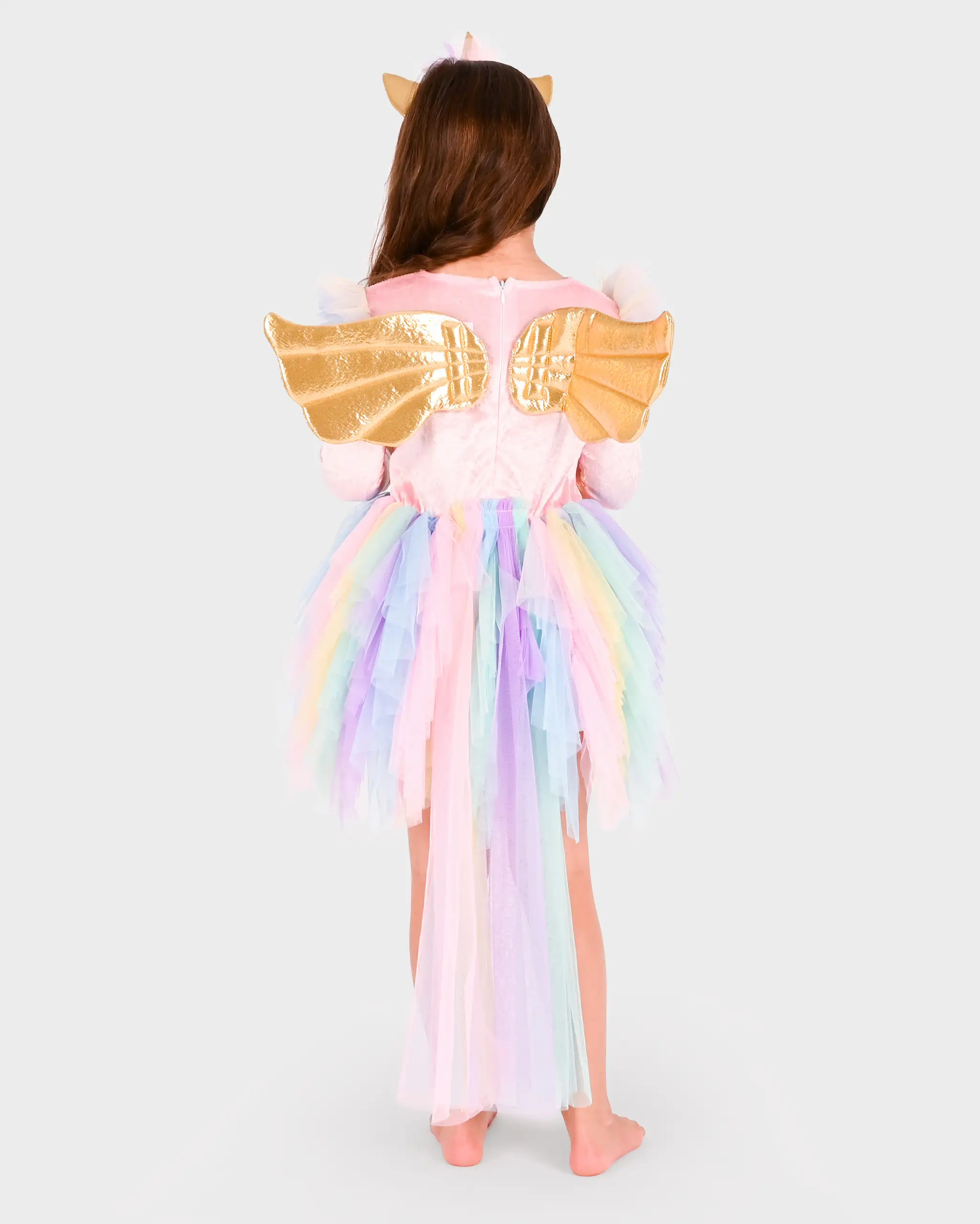 Costum unicorn pentru fete 6–8 ani, cu rochie roz din tul multicolor, aripi aurii și diademă cu corn