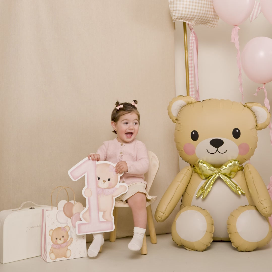 Încărcați videoclipul: Ghirlandă cu fanioane roz Vichy și florale Baby Pink Bear, decor pentru petrecere cu ursuleți