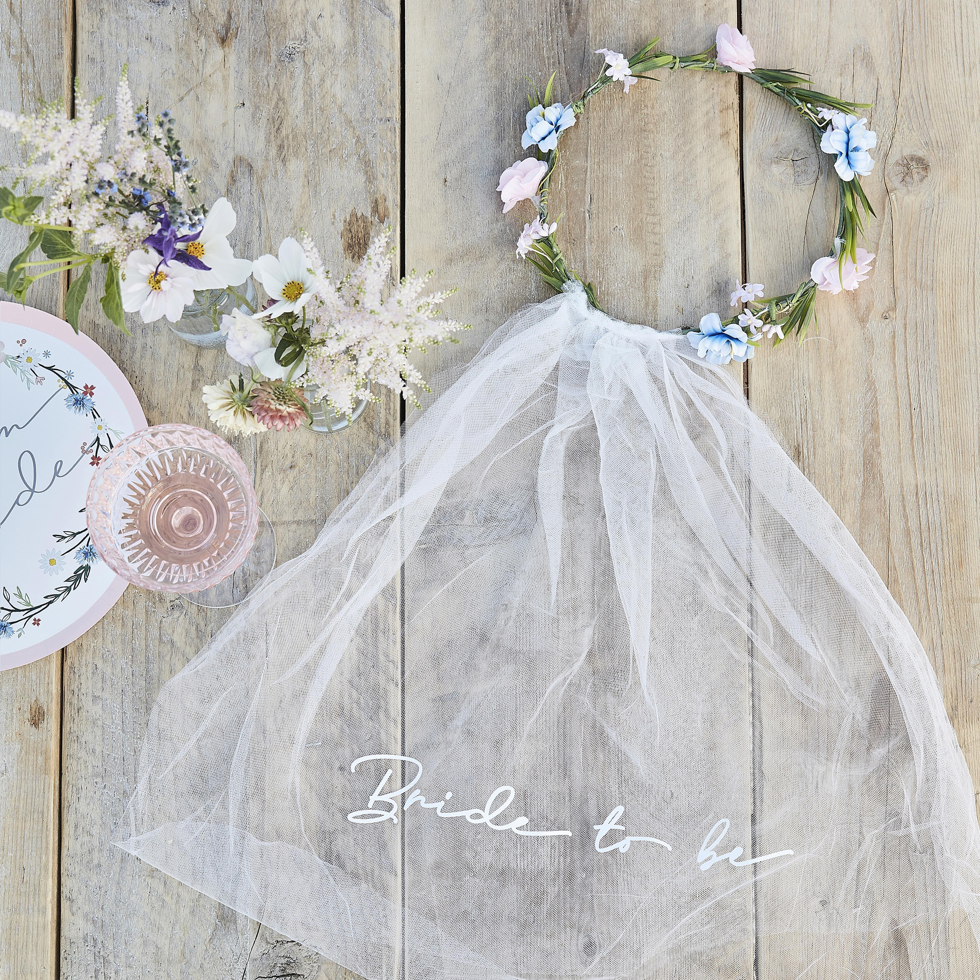 Voal de Petrecerea Burlacitelor 'Bride To Be' cu Coronita Flori